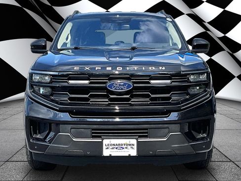 Used 2025 Ford Expedition Active RWD image 3