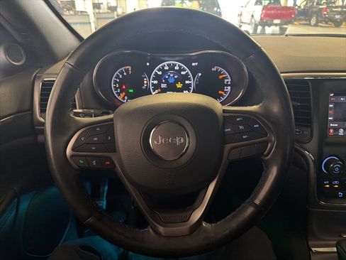 Used 2020 Jeep Grand Cherokee Laredo AWD/4WD image 7