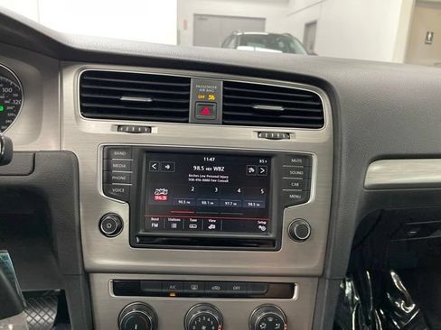 Used 2016 Volkswagen Golf S FWD image 21