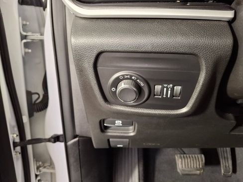 Used 2023 Jeep Grand Cherokee L Laredo AWD/4WD image 15