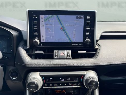Used 2019 Toyota RAV4 Limited FWD image 10