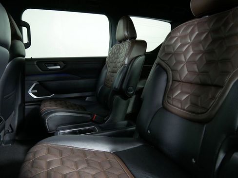 Used 2025 Nissan Armada Platinum Reserve image 12