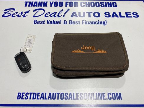 Used 2019 Jeep Cherokee Latitude Plus w/ Cold Weather Group AWD/4WD image 19