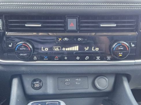 Used 2024 Nissan Rogue SL w/ SL Premium Package FWD image 18
