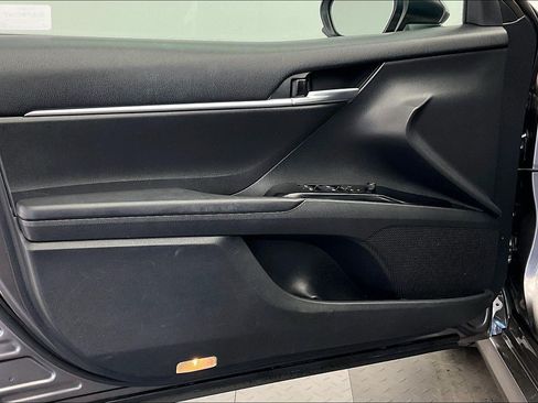 Used 2019 Toyota Camry LE FWD image 21