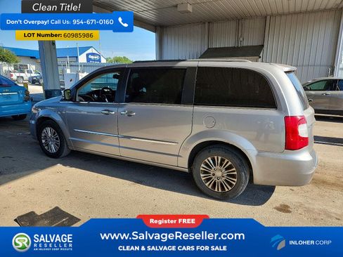 Used 2015 Chrysler Town & Country Touring-L w/ Driver Convenience Group FWD image 3