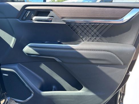 Used 2024 GMC Acadia Denali image 42