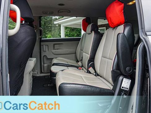 Used 2019 Kia Sedona EX FWD image 21