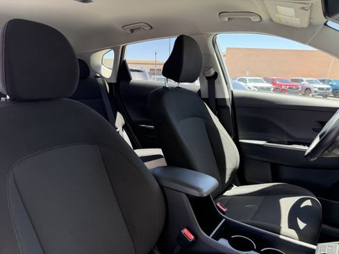 Used 2025 Hyundai Kona SEL AWD/4WD image 39