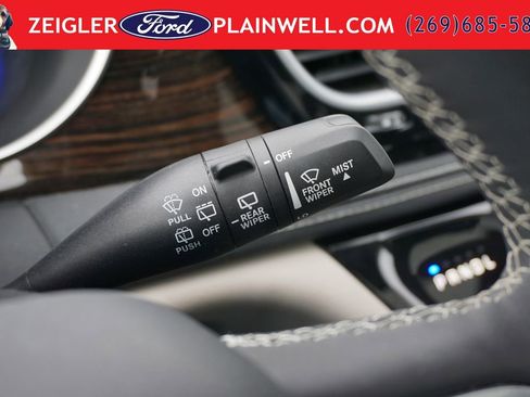 Used 2023 Chrysler Pacifica Limited FWD image 29