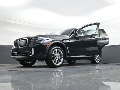 Used 2025 BMW X5 xDrive50e image 44