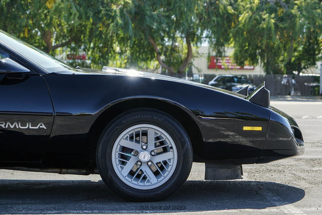 Used 1992 Pontiac Firebird Formula RWD image 11