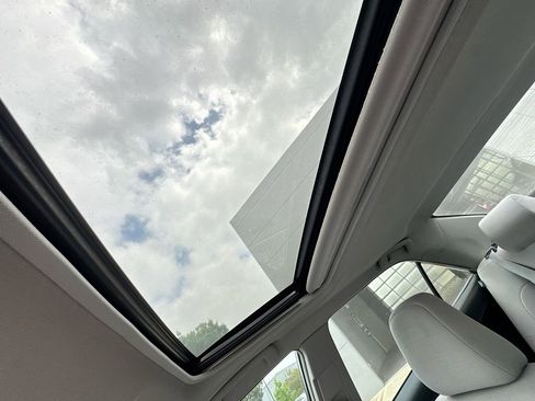 Used 2014 Toyota Camry XLE image 20