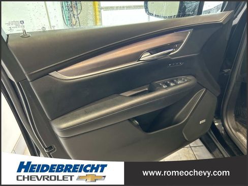 Certified 2017 Cadillac XT5 Premium Luxury image 12