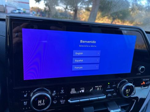 Used 2025 Toyota Highlander Limited image 25