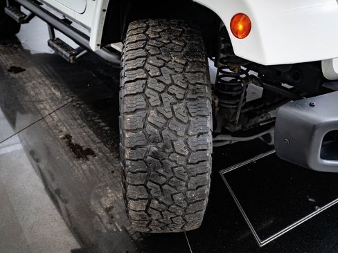 Used 2018 Jeep Wrangler Unlimited Sport image 34