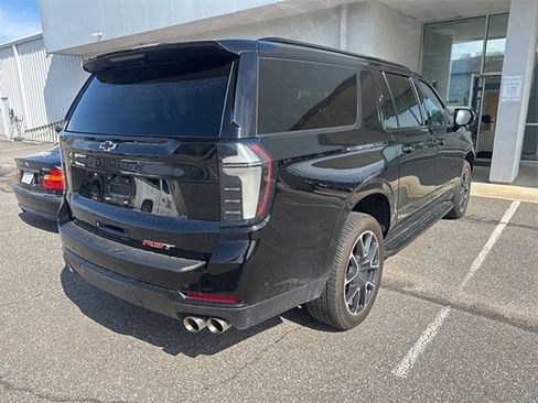 Certified 2025 Chevrolet Suburban RST w/ Comfort Package image 4