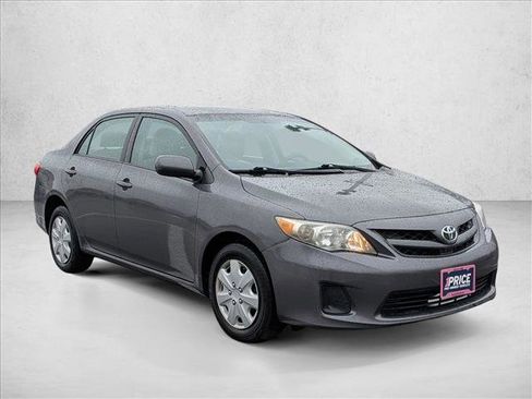 Used 2011 Toyota Corolla LE image 3