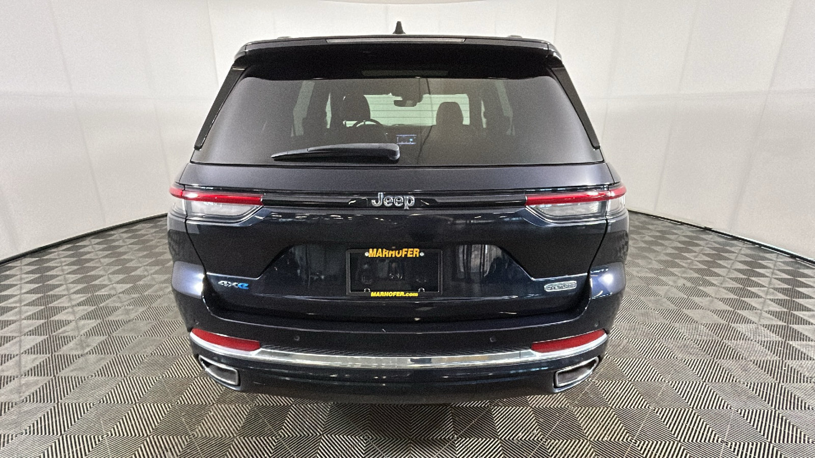 Used 2023 Jeep Grand Cherokee Overland AWD/4WD image 4