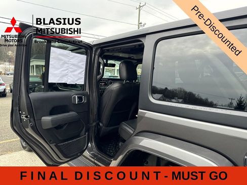 Used 2023 Jeep Wrangler Unlimited Sahara w/ Cold Weather Group AWD/4WD image 19