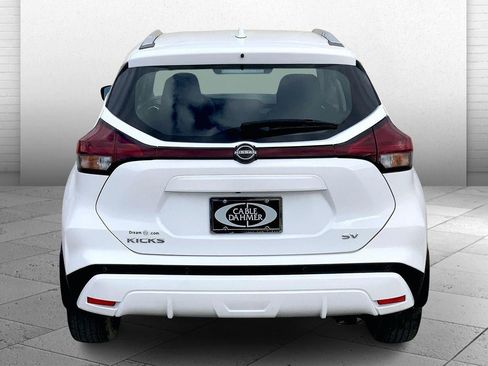 Used 2024 Nissan Kicks SV image 3