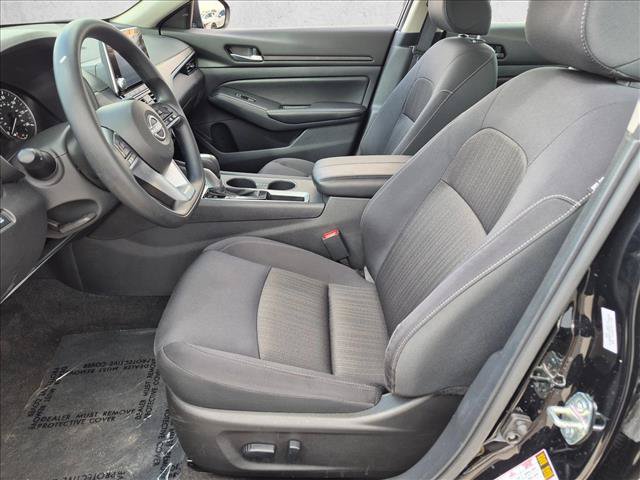 Used 2025 Nissan Altima 2.5 SV FWD image 21