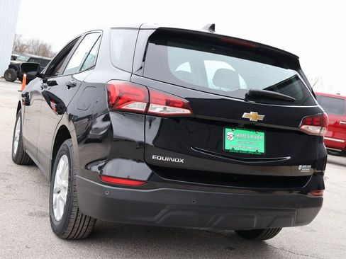 Used 2022 Chevrolet Equinox LS image 3