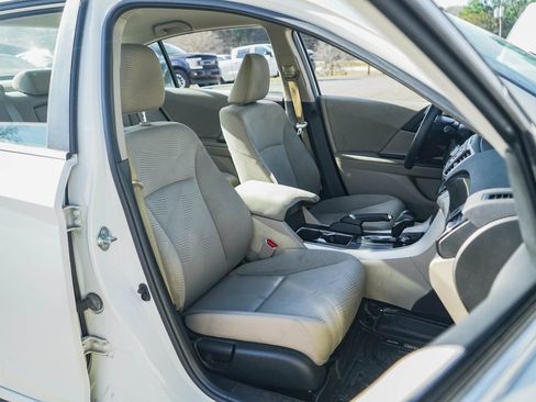 Used 2017 Honda Accord LX image 11