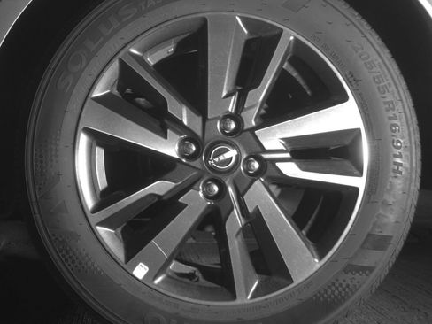 Used 2025 Nissan Versa SV FWD image 17