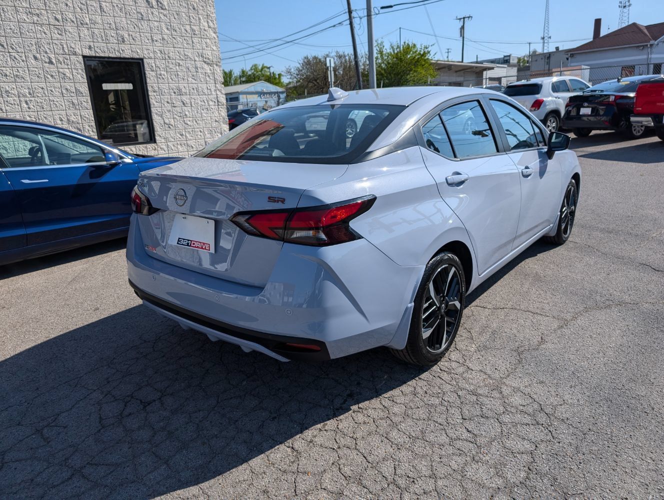 Used 2025 Nissan Versa SR w/ Trunk Package FWD image 5