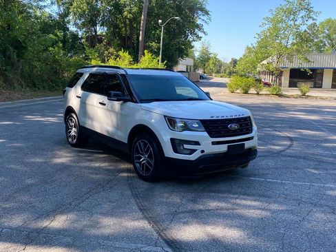 Used 2016 Ford Explorer Sport w/ Equipment Group 401A AWD/4WD image 3