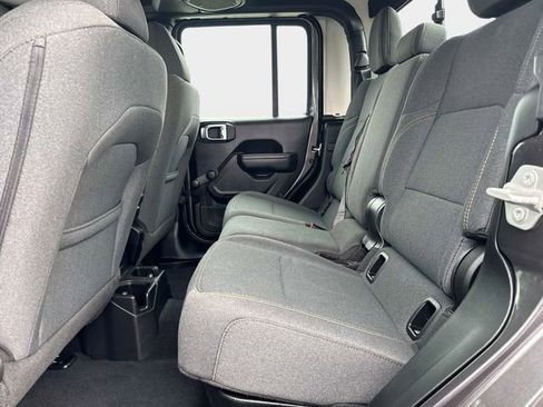 Used 2024 Jeep Gladiator Sport image 10