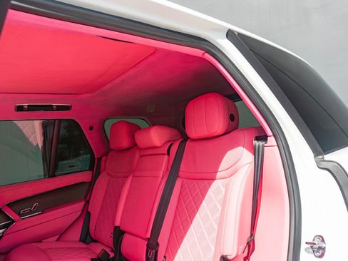 Used 2025 Land Rover Range Rover SE image 46