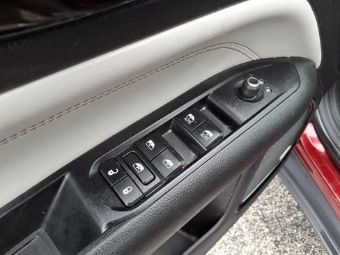 Used 2022 Jeep Compass Limited w/ Sun and Sound Group AWD/4WD image 7