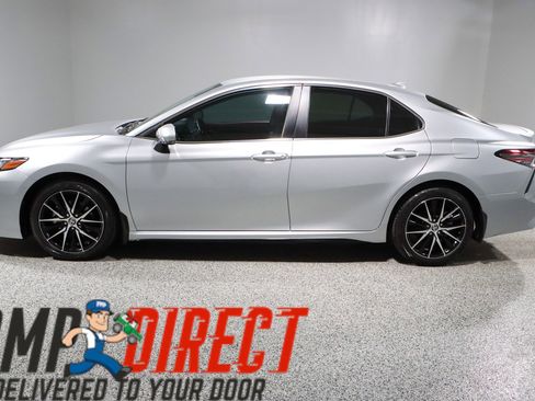 Used 2024 Toyota Camry SE image 10