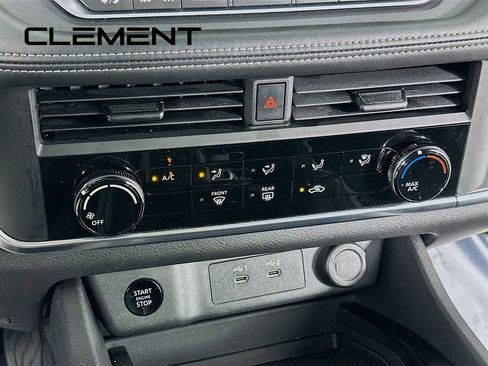 Used 2024 Nissan Rogue S image 22