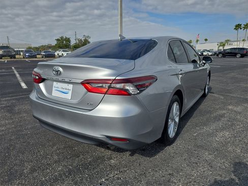 Used 2021 Toyota Camry LE image 4