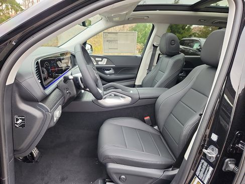 New 2026 Mercedes-Benz GLS 450 4MATIC image 9