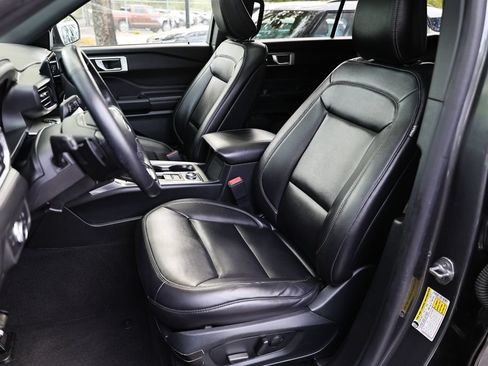 Used 2020 Ford Explorer XLT w/ Equipment Group 202A AWD/4WD image 19