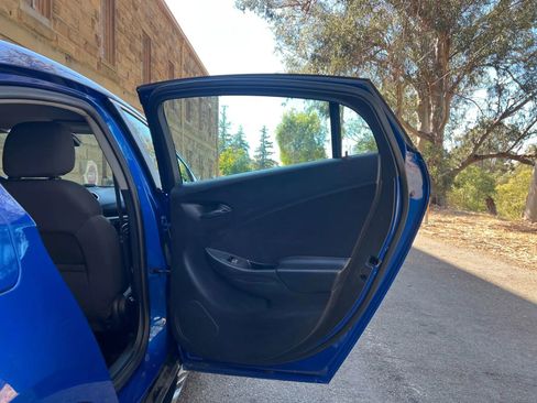 Used 2017 Chevrolet Volt LT w/ Comfort Package image 29