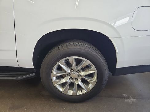 Used 2022 Chevrolet Suburban Premier image 21