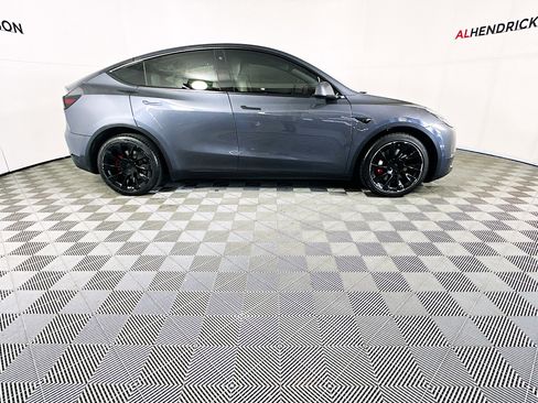 Used 2020 Tesla Model Y Long Range image 2