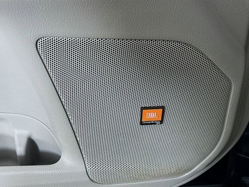 Used 2015 Toyota Highlander Limited image 18