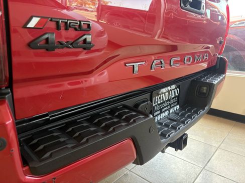 Used 2017 Toyota Tacoma TRD Sport AWD/4WD image 7