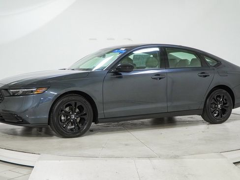 Certified 2025 Honda Accord SE image 3