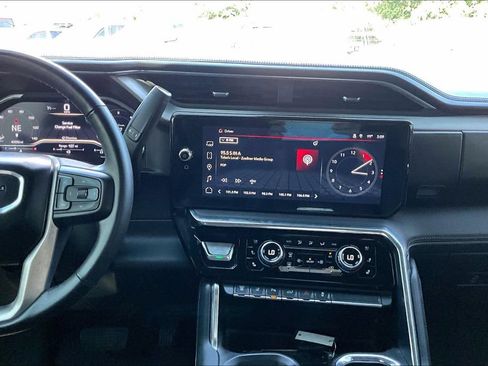 Used 2024 GMC Sierra 3500 Denali w/ Denali Reserve Package AWD/4WD image 7