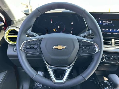 Used 2026 Chevrolet Trax LT w/ LT Convenience Package image 13