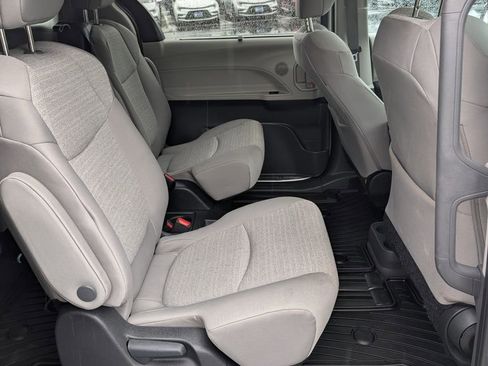 Used 2024 Toyota Sienna LE w/ LE Plus Package AWD/4WD image 17