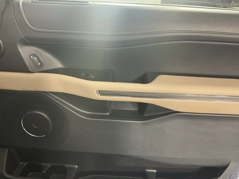 Used 2022 Ford Expedition XLT image 13