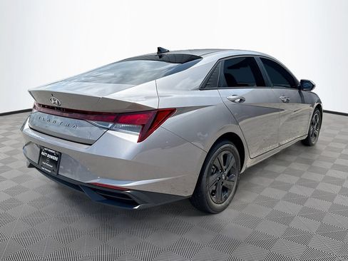 Used 2023 Hyundai Elantra SEL w/ Cargo Package FWD image 5